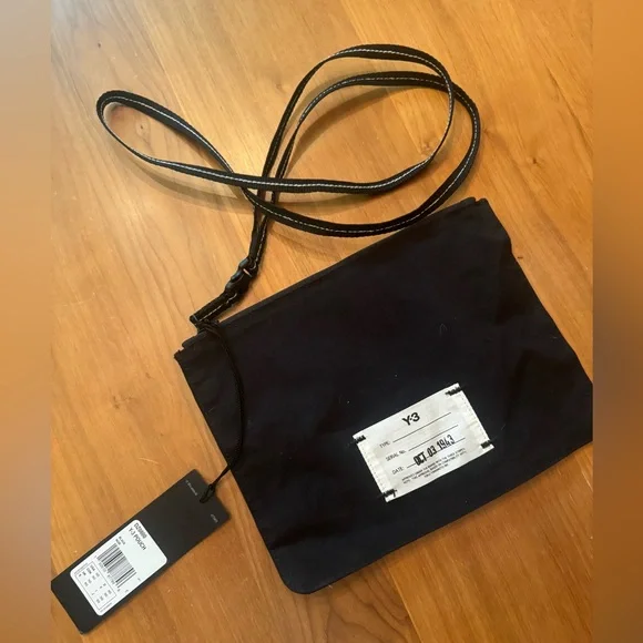 Y-3 black crossbody pouch brand new - Picture 1 of 3